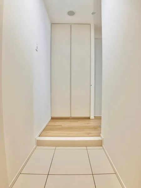 PREMIUM CUBE Ueno - Interior - ["Fixture", "Wood", "Floor"]