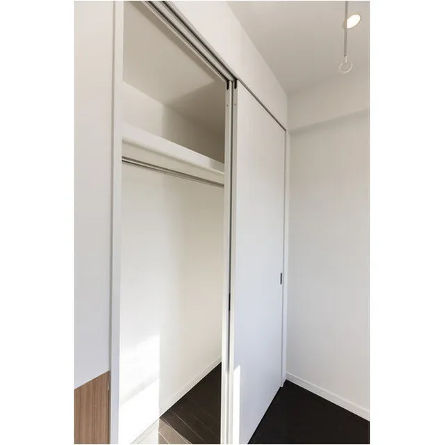 Comforia Shinkawa - Interior - ["Rectangle", "Fixture", "Automotive exterior"]