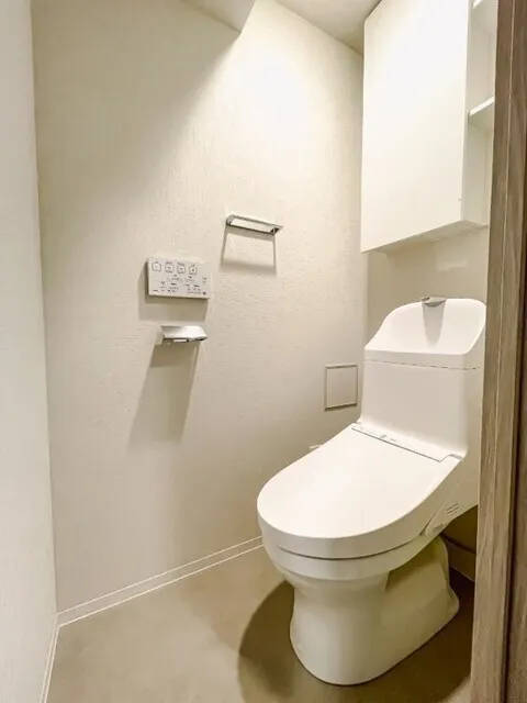 Brookside Residence Kiba - Interior - ["Toilet seat", "Toilet", "Plumbing fixture"]