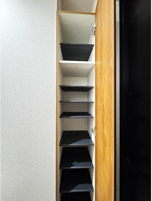 Well Square Hatagaya - Interior - ["Wood", "Shelving", "Shelf"]