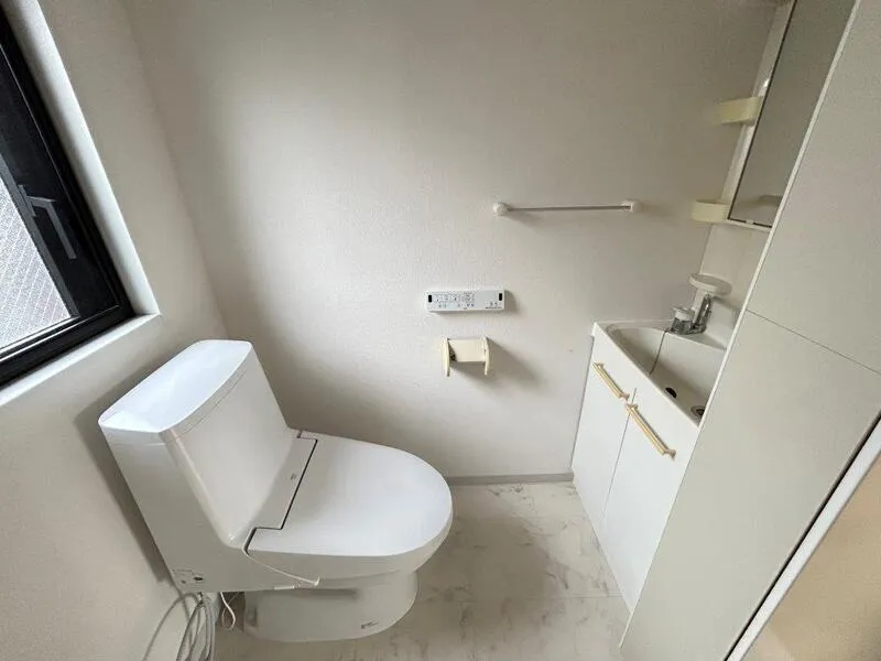 Due Asagaya - Interior - ["Toilet seat", "Plumbing fixture", "Toilet"]