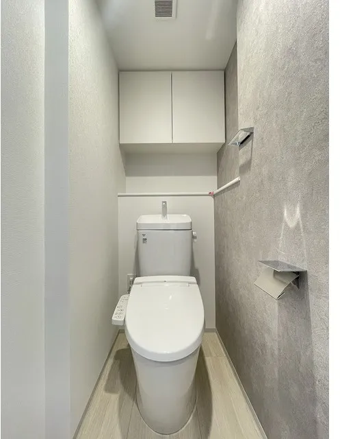 Stylio Kamata West - Interior - ["Toilet seat", "Toilet", "Plumbing fixture"]