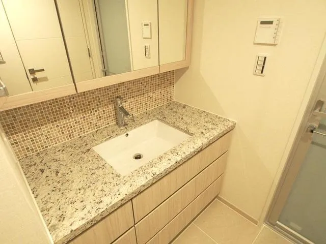 Park Court Hamarikyu The Tower - Interior - ["Bathroom Sink", "Flooring", "Floor"]