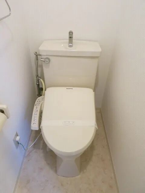 Green Hills Asukayama - Interior - ["Toilet seat", "Toilet", "Plumbing fixture"]