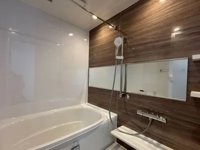 River City 21 East Towers II - Interior - ["Plumbing fixture", "Interior design", "Bathroom"]