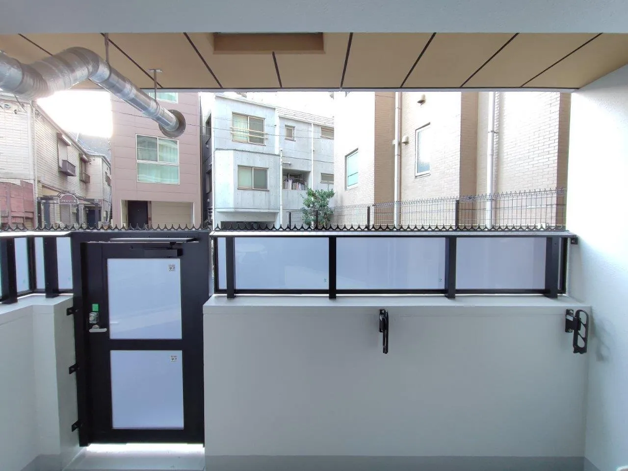 Cross Residence Takadanobaba - Interior - ["Building", "Fixture", "Interior design"]