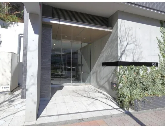 M Residence Nakano Sakaue - Exterior - ["Concrete", "Daylighting", "Tile"]
