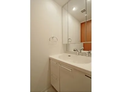 Premier Knotty Yutenji - Interior - ["Property", "Bathroom", "Room"]