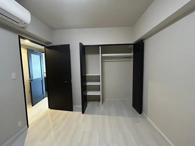 Shiba Park Apartment - Interior - ["Fixture", "Door", "Building"]