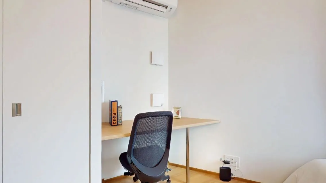 Hmlet Gakugei Daigaku - Interior - ["Furniture", "Interior design", "Wall"]