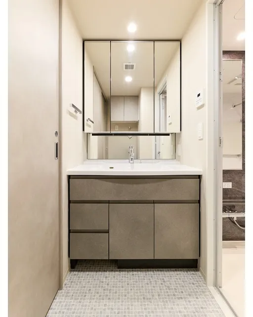 Baus Flats Kuramae - Interior - ["Bathroom Sink", "Flooring", "Interior design"]