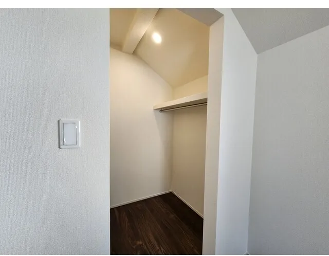 Kolet Yotsukaido Warabi - Interior - ["Wood", "Flooring", "Floor"]
