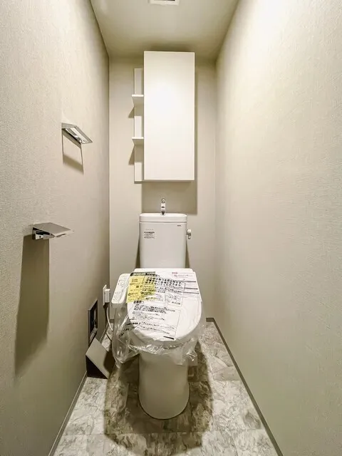 Royal Parks Ariake - Interior - ["Toilet seat", "Toilet", "Flooring"]