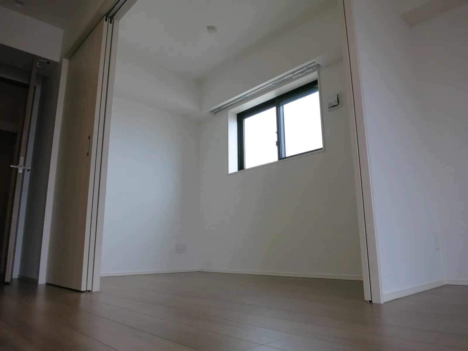 Primal Nishi Kamata - Interior - ["Window", "Building", "Fixture"]