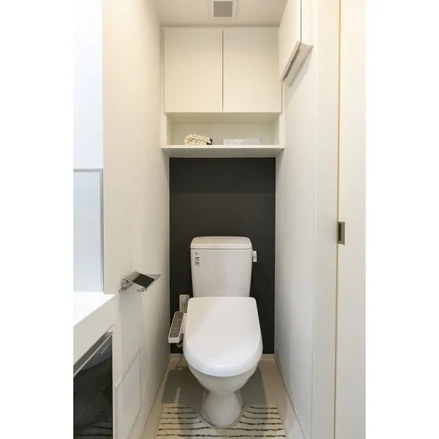 Comforia Sakura Josui - Interior - ["Toilet seat", "Toilet", "Plumbing fixture"]