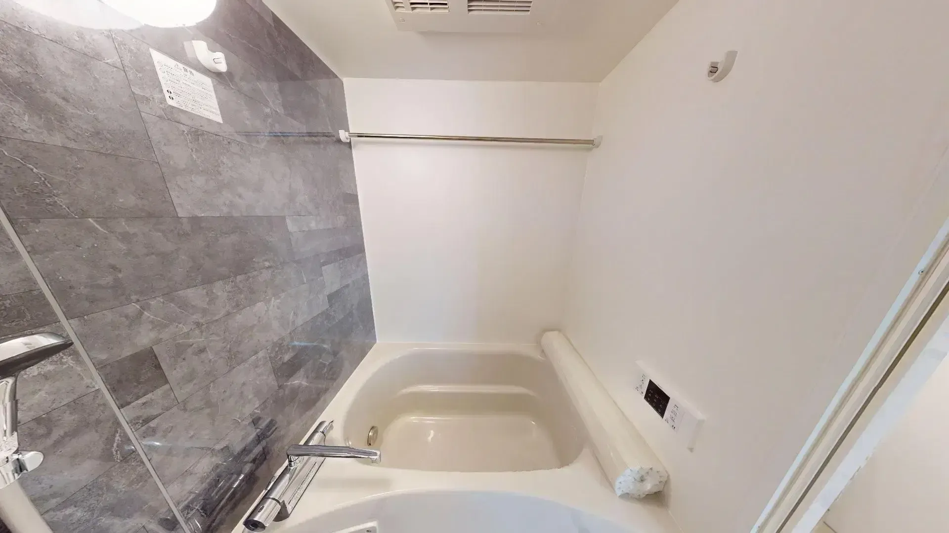 Hmlet Shinjuku Wakamatsucho - Interior - ["Floor", "Flooring", "Plumbing fixture"]