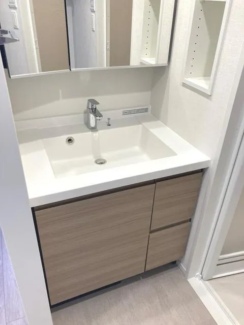 Park Axis Ryogoku Square - Interior - ["Brown", "Tap", "Bathroom cabinet"]
