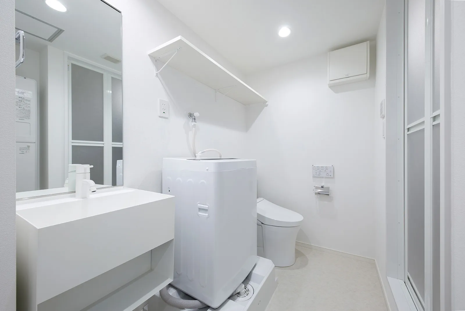 Hmlet Yoyogi Uehara - Interior - ["Toilet seat", "Plumbing fixture", "Flooring"]