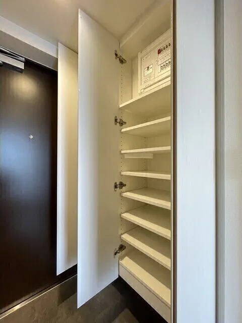 Stylio Kamata West - Interior - ["Wood", "Flooring", "Interior design"]