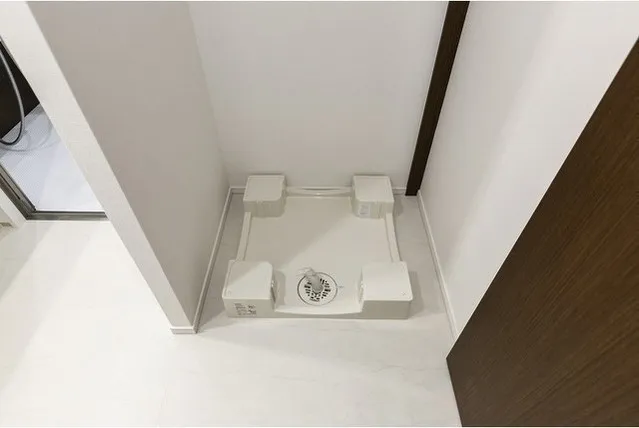 Hiroo Villa Square - Interior - ["Ceiling", "Architecture", "Room"]
