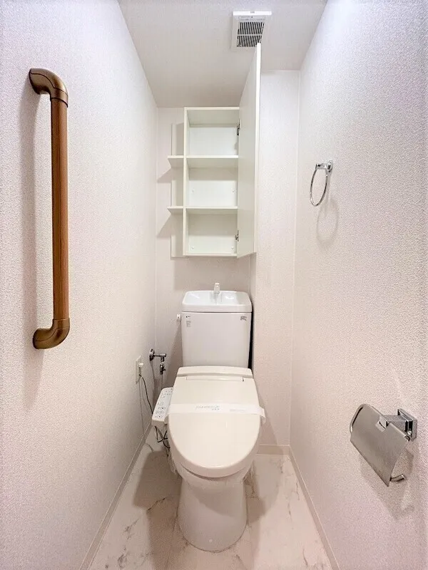 Esty Maison Toyosu Residence - Interior - ["Toilet seat", "Plumbing fixture", "Flooring"]