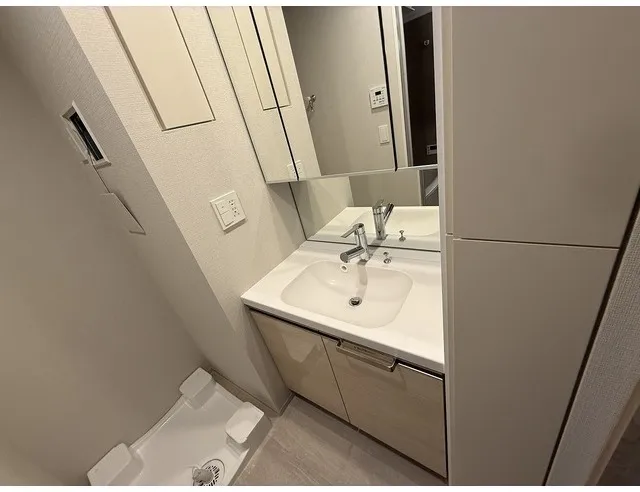 Geoent Ueno Inaricho - Interior - ["Floor", "Flooring", "Apartment"]