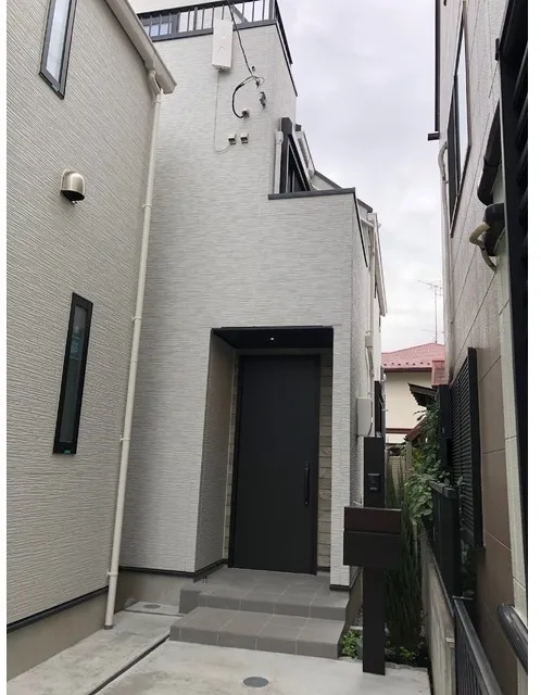 Kolet Akabane Iwabuchi #05 - Exterior - ["Door", "Composite material", "Concrete"]