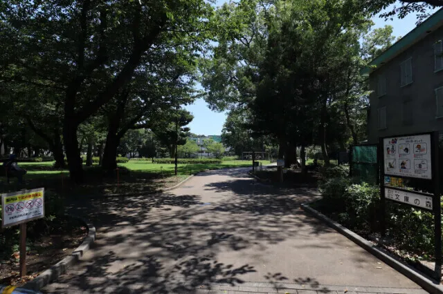 Castalia Togoshi Station Square - Other - ["Tree", "Grass", "Plants"]