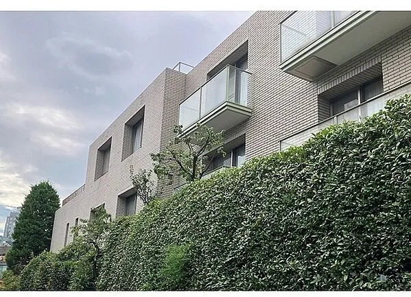 Hiroo Cedar Court - Exterior - ["Wall", "Shrub", "Urban design"]