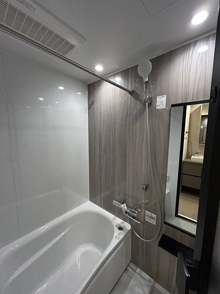 Prime Maison Iriya - Interior - ["Plumbing fixture", "Bathroom", "Flooring"]
