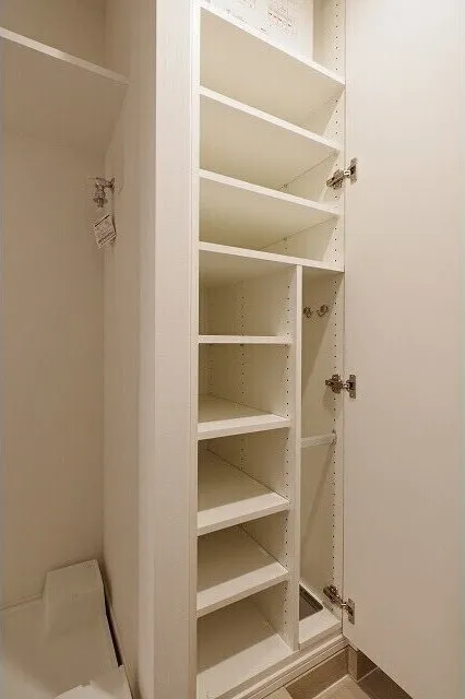 SUNIVAS Iidabashi - Interior - ["Furniture", "Shelf", "Shelving"]