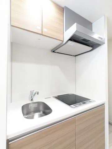 Tasukiri Shes Oshiage - Interior - ["Silver", "Wood flooring", "Cabinetry"]