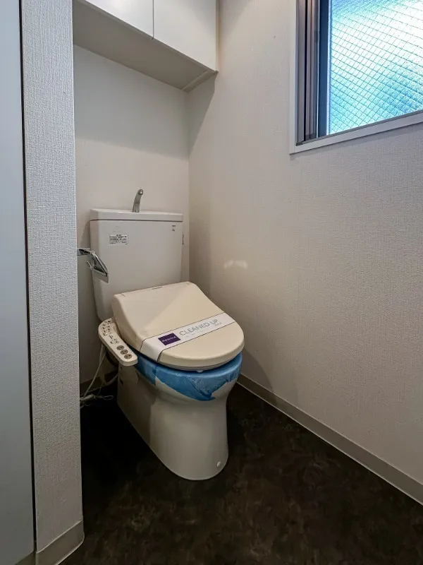 Residia Nakaochiai - Interior - ["Toilet seat", "Plumbing fixture", "Toilet"]