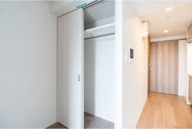 Comforia Liv Itabashi - Interior - ["Wood", "Flooring", "Floor"]