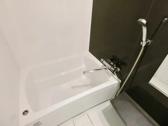Galicia Yoga - Interior - ["Bathtub", "Plumbing fixture", "Flooring"]