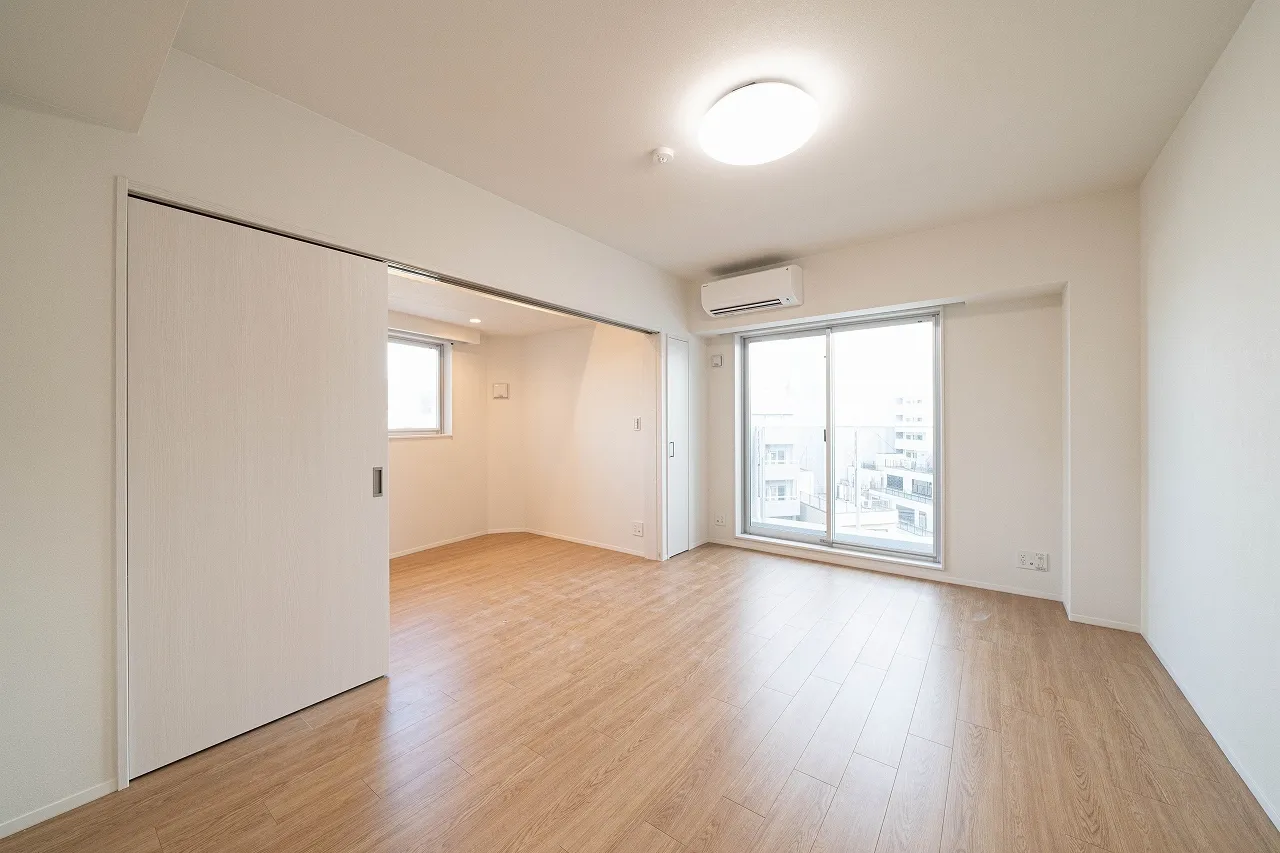 Gran Casa Monzen Nakamachi - Interior - ["Window", "Building", "Fixture"]