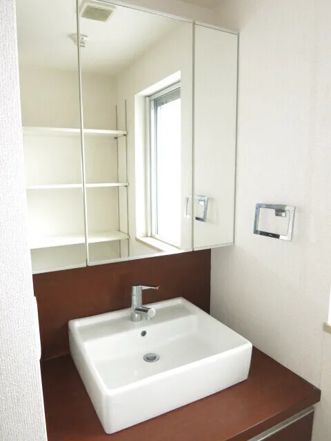Due Itabashi - Interior - ["Bathroom Sink", "Plumbing fixture", "Sink"]