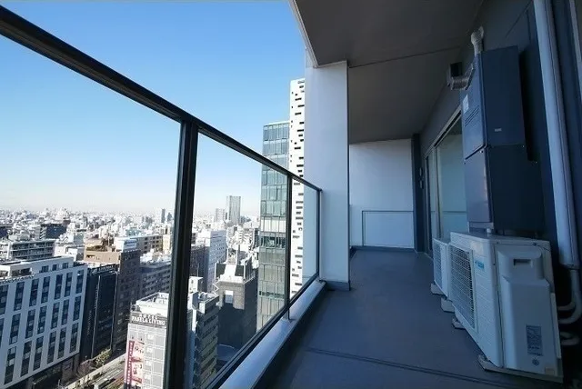 Comforia Shinjuku East Side Tower - Interior - ["Building", "Sky", "Window"]