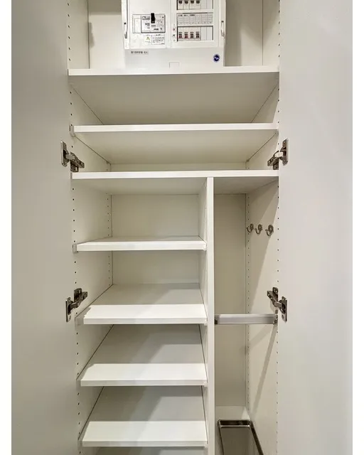 Comforia Liv Osaki - Interior - ["Cupboard", "Cabinetry", "Household hardware"]