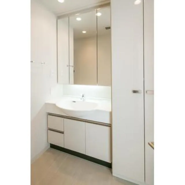 Riverte Tsukishima - Interior - ["Tap", "Sink", "Mirror"]