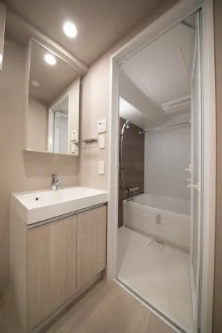Proud Flat Tsukishima Avenue - Interior - ["Mirror", "Furniture", "Plumbing fixture"]