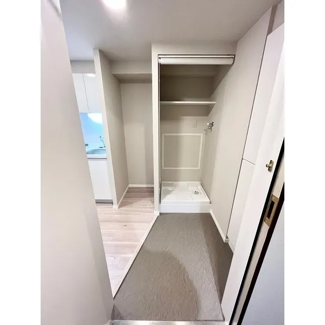 Milia Residence Akasaka - Interior - ["Fixture", "House", "Building"]