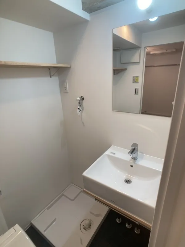 Trias531 - Interior - ["Flooring", "Floor", "Plumbing fixture"]