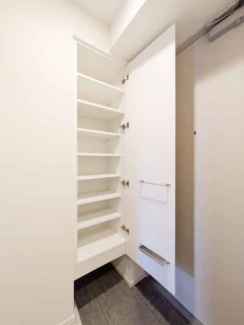 RJR Precia Kamata - Interior - ["Wood", "Flooring", "Interior design"]