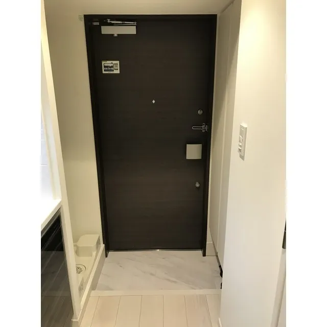 SIL Nishigotanda  - Interior - ["Door", "Building", "Handle"]
