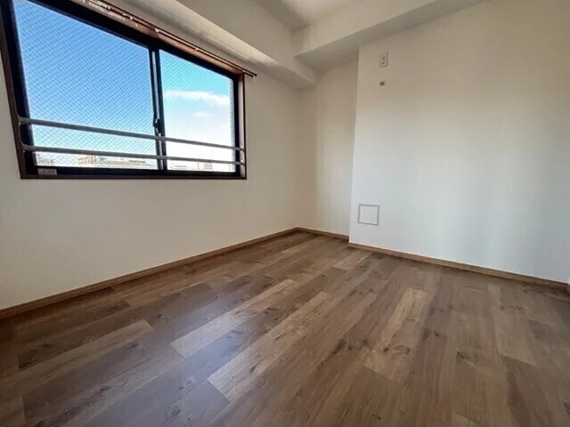 Crescent Oshima - Interior - ["Wood flooring", "Flooring", "Floor"]