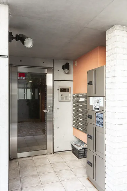 Blanche Senzoku - Interior - ["Building", "Fixture", "Door"]