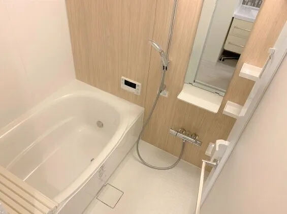 Serenite Fran Umeda - Interior - ["Plumbing fixture", "Bathroom", "Floor"]