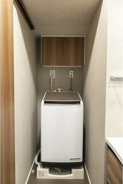 Tokyo Port City Takeshiba Residence Tower - Interior - ["Washing machine", "Major appliance", "Clothes dryer"]