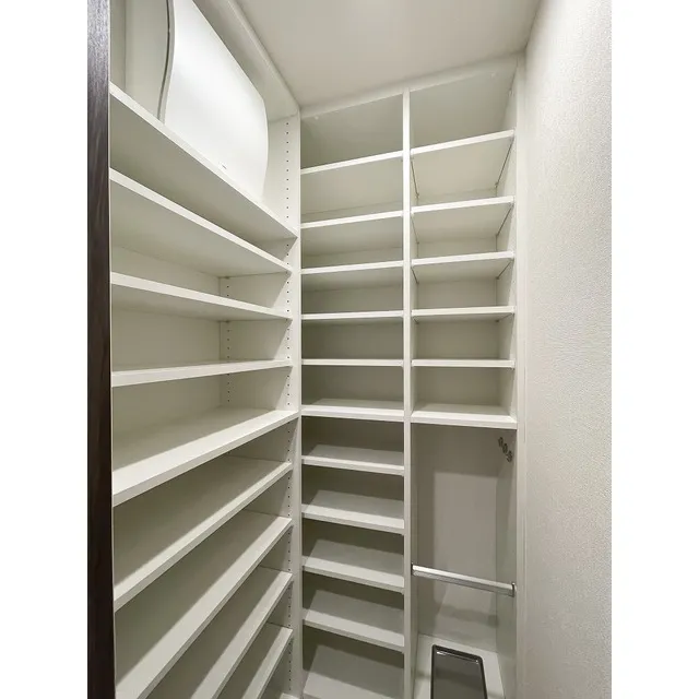 Comforia Kitazawa - Interior - ["Shelf", "Furniture", "Bookcase"]